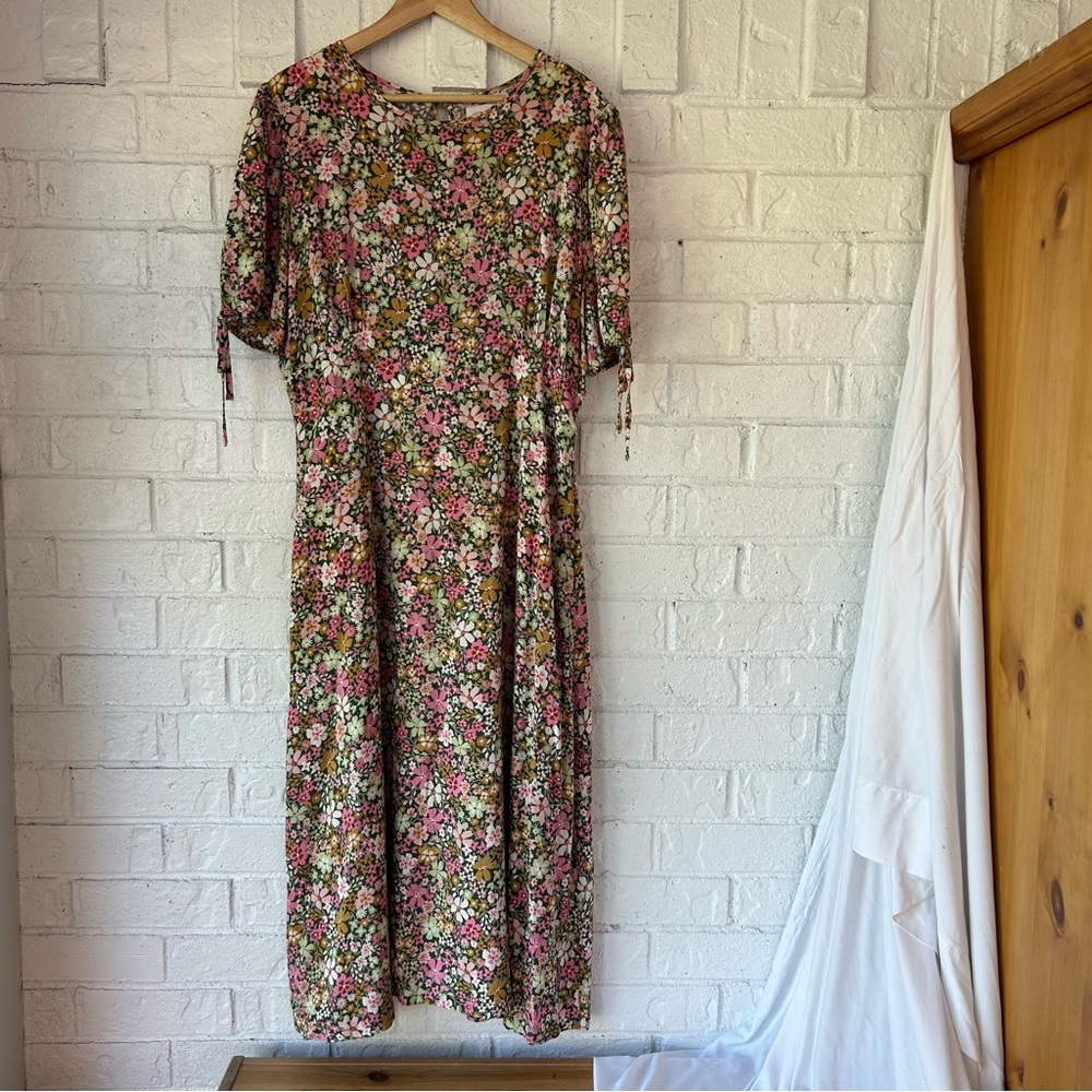 Boutique Lost and Wander floral midi dress tie sleeves and cinched waist XL